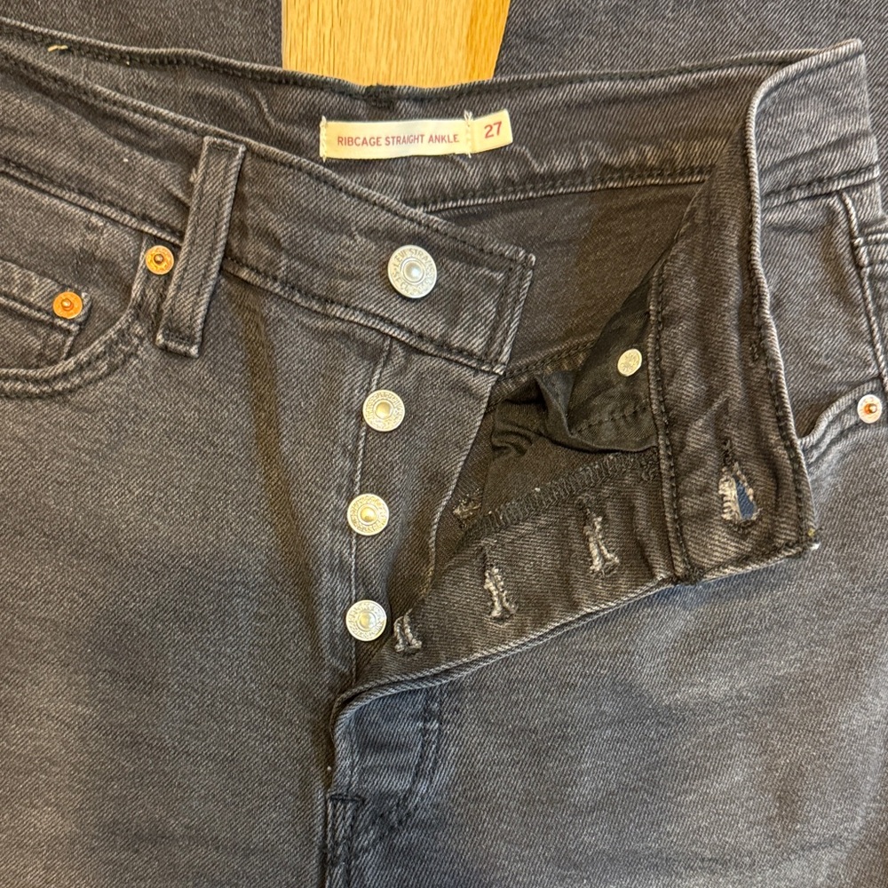 Levi’s Ribcage Straight Button-Fly Jeans - Picture 2 of 3